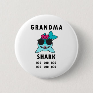 Oma Shark Doo Doo Doo Ronde Button 5,7 Cm