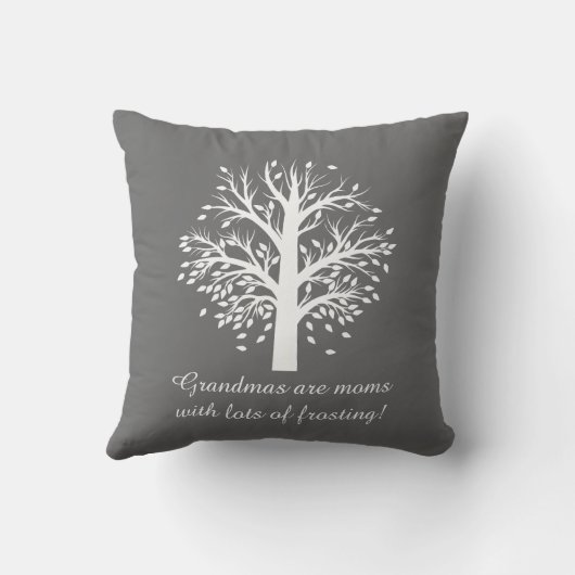 Oma Tree, wit op grijs, 7 namen en data Kussen (Achterkant)