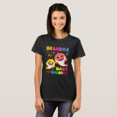 Oma van de Bashark Grandma Shark T-shirt (Voorkant volledig)