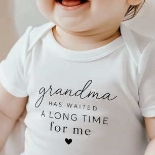 Oma wacht op baby romper