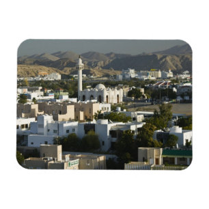 Oman, Muscat, Qurm. Gebouwen in Qurm Area / 2 Magneet