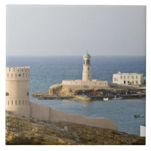 Oman, Sharqiya-regio, Sur. Torens van Al Ayajh Tegeltje