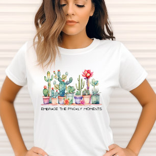 Omarm de stekelige momenten cactussen en vetplante t-shirt