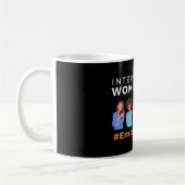 Omarm Equity Internationale Vrouwendag Koffiemok (Links)