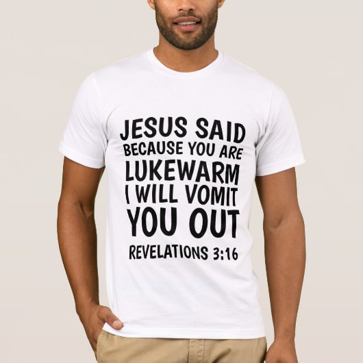 OMDAT U LUKEWARM BENT, ZAL IK U UITSTEMMEN, T-SHIRT (Voorkant)