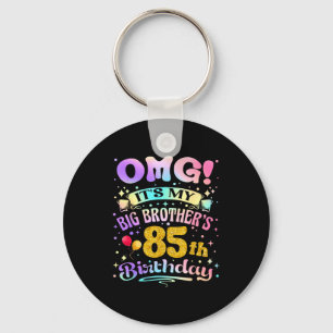 Omg Het Is De 85ste Verjaardag Van Mijn Oudere Bro Sleutelhanger
