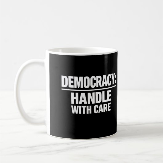 Omgaan met democratie met zorg koffiemok (Links)
