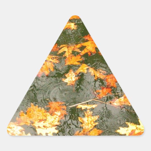 omgekomen bladeren in de regen driehoek sticker (Voorkant)