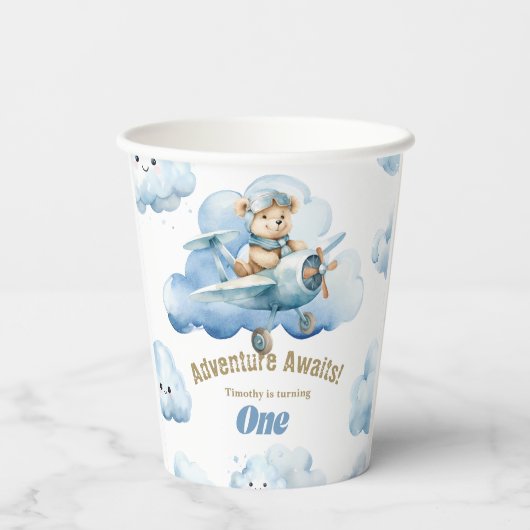 Omhoog, omhoog en weg: Teddy's eerste verjaardag s Papieren Bekers (Achterkant)