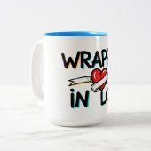 Omhuld met Liefde Tweekleurige Koffiemok (Voorkant links)
