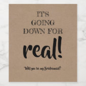 Omlaag voor echt - Grappig bruidsmeisje voorstel Wijn Etiket (Enkel label)