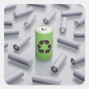 Omringd door kleinere grijze batterijen. vierkante sticker
