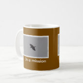 On a Mission Mug (Devant gauche)