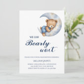 On peut attendre - Baby Boy Shower Invitation (Debout devant)