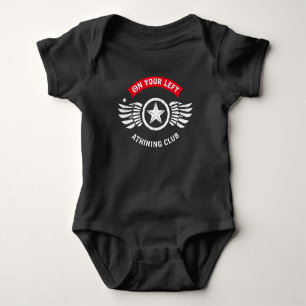 On Your Left Vintage Hardloopclub Badge Ontwerp Romper