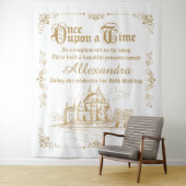 Once upon a Time royal backdrop gold and white Wandkleed (In situ)