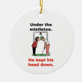 Onder de maretak, hoofd omlaag: Grappig golf Keramisch Ornament