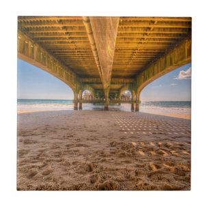 Onder een pier, Beach, Sand, Footprint, Ocean, Sky Tegeltje