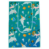 Onder het zee dolfijnen en meisje Verjaardagsfeest Medium Cadeauzakje (Achterkant)