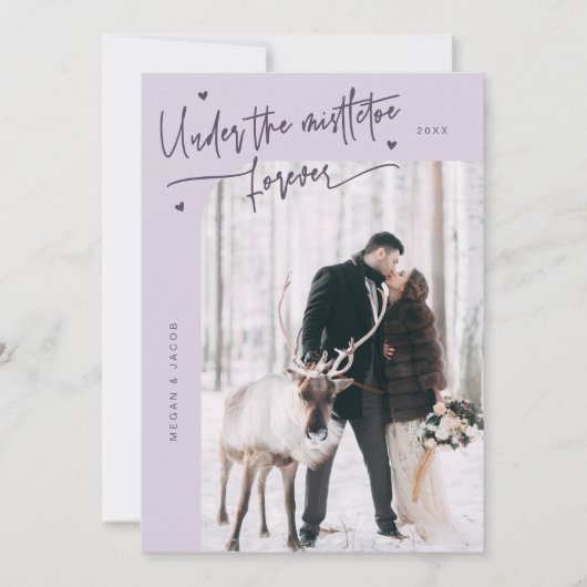 Onder Mistletoe Forever Pas getrouwd Foto Paarse Feestdagenkaart (Voorkant)