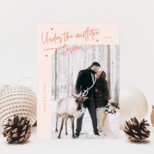 Onder Mistletoe Forever Pas getrouwd Foto Peach Feestdagenkaart