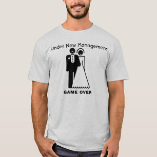 Onder Nieuw managementspel over T-Shirt