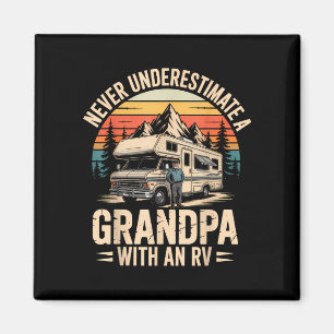 Onderschat een opa met een rv camping camper niet magneet
