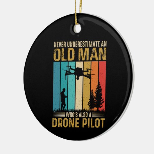 Onderschat nooit de oude Man bestuurder Keramisch Ornament (Links)