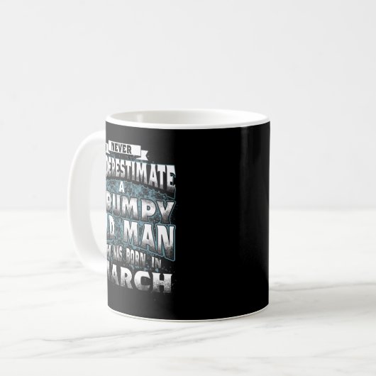 Onderschat nooit een brutaal oud Man dat werd gebo Koffiemok (Voorkant links)