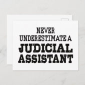 Onderschat nooit een Justitiële Assistent Briefkaart (Voorkant / Achterkant)
