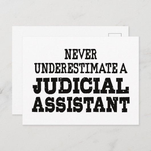 Onderschat nooit een Justitiële Assistent Briefkaart (Voorkant / Achterkant)