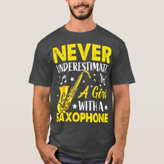 Onderschat nooit een L met een saXOPHONE 6 T-shirt