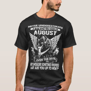 Onderschat nooit een Man dat in augustus is gebore T-shirt
