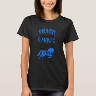 Onderschat nooit een man's liefde voor zijn paard t-shirt
