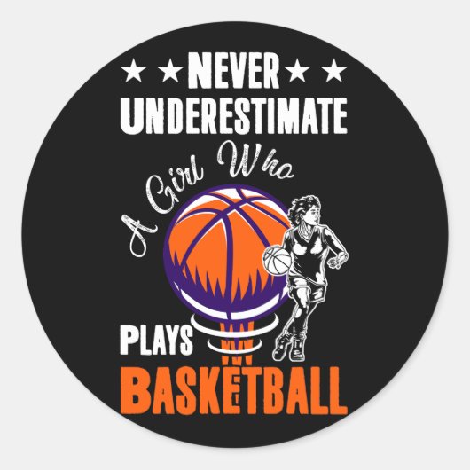 Onderschat nooit een meisje dat basketbal speelt ronde sticker (Voorkant)