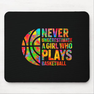 Onderschat Nooit Een Meisje Dat Basketbal Speelt W Muismat
