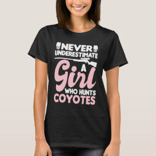 Onderschat Nooit Een Meisje Dat Coyotes Jaagt Coy T-shirt