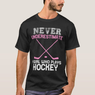 Onderschat nooit een meisje dat hockey speelt t-shirt