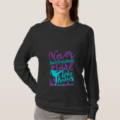 Onderschat nooit een meisje dat Karate kent T-shirt (Voorkant)
