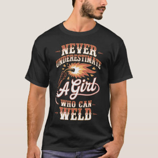 Onderschat Nooit Een Meisje Dat Lief Kan Lassen T-shirt