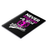 Onderschat nooit een meisje dat Volleyball Gi spee Notitieboek (Linkerzijde)