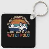 Onderschat nooit een meisje dat waterpolo atletiek sleutelhanger (Achterkant)