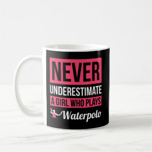 Onderschat nooit een meisje dat waterpolo laat spe koffiemok