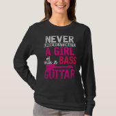 Onderschat nooit een meisje met een gitaarbas t-shirt (Voorkant)