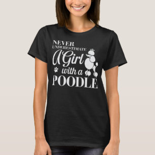 Onderschat nooit een meisje met een poedel t-shirt