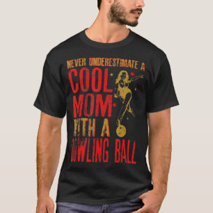 Onderschat nooit een moeder met een Bowling Ball F T-shirt