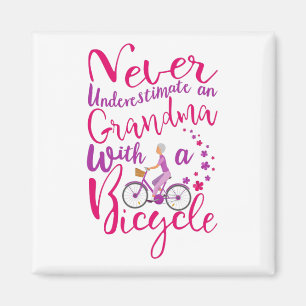 Onderschat nooit een oma met een fietskool magneet