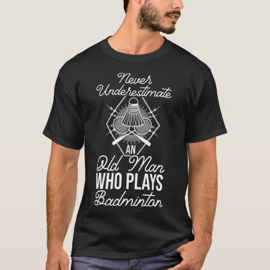 Onderschat nooit een oud Man dat Dminton speelt T-shirt (Voorkant)