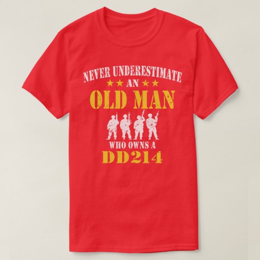 Onderschat nooit een oud Man dat een DD214 bezit T-shirt (Design voorkant)