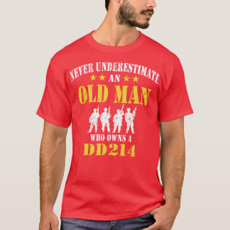 Onderschat nooit een oud Man dat een DD214 bezit T-shirt